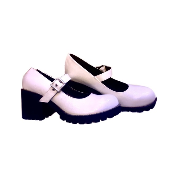 Size 7 White and Black Chunky Mary Jane Shoes - Picture 1 of 3